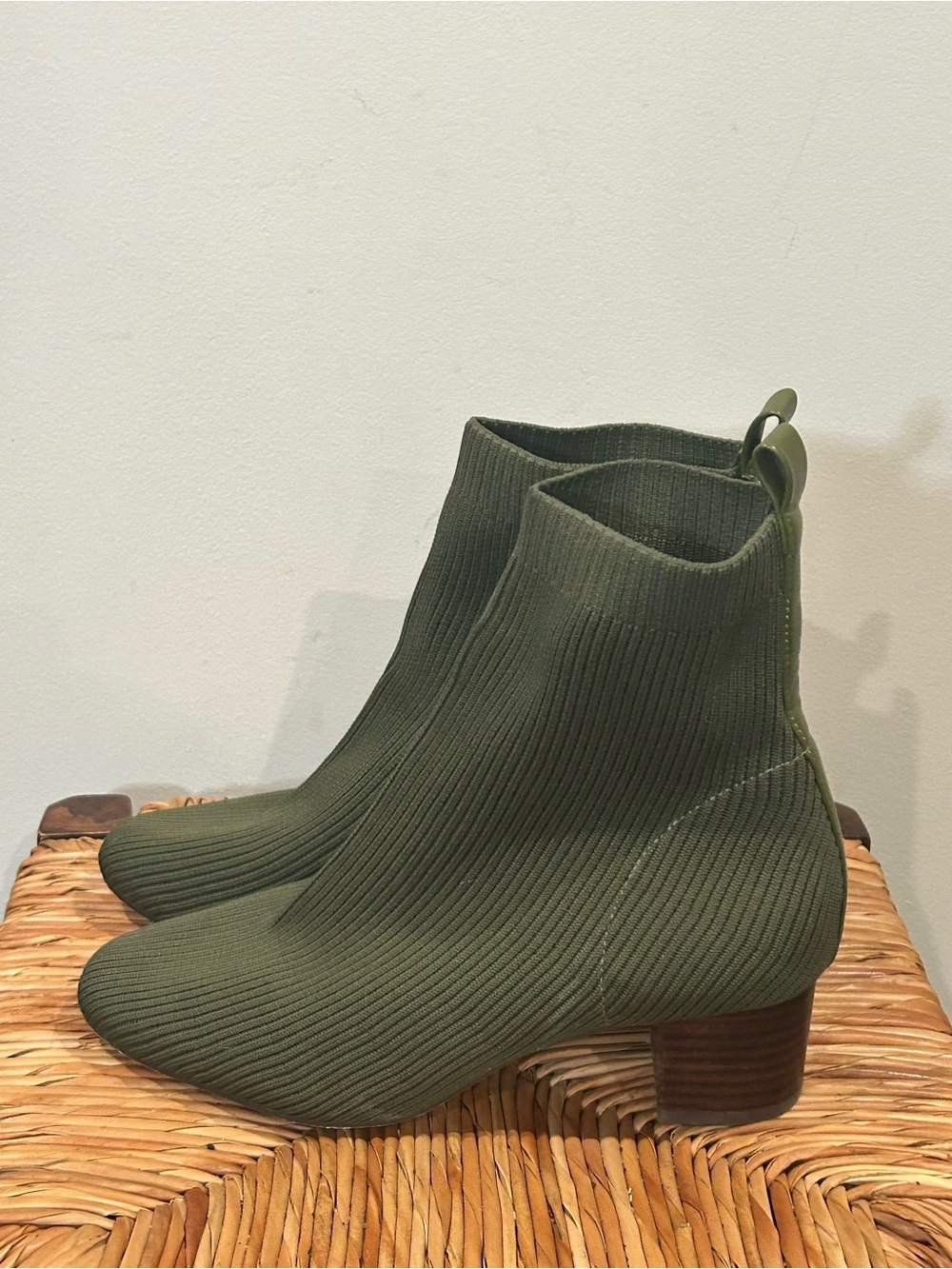 Joie Olive Rib-Knit Ankle Booties size 8